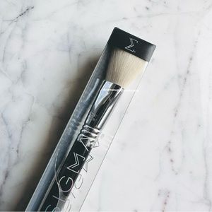 SIGMA BEAUTY F40 Large Angled Contour Brush